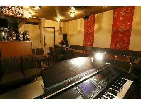 Cozy piano lounge img20141106_194744